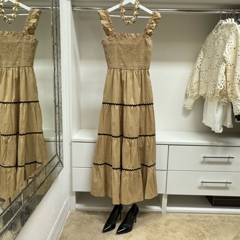 Maxi Dress Color Carmel nude Style trim tiered sleeveless. Brand New - Picture 3 of 11